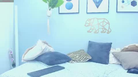 Mia online show from January 5, 2025, 4:06 pm