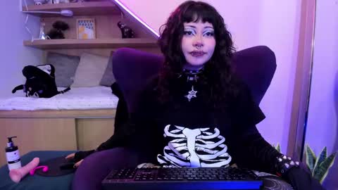 Mia online show from February 2, 2025, 12:57 pm