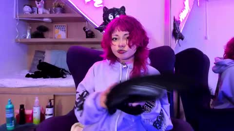 Mia online show from February 25, 2025, 12:55 pm