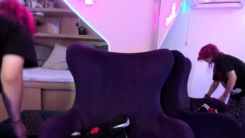 Mia online show from March 5, 2025, 12:33 pm