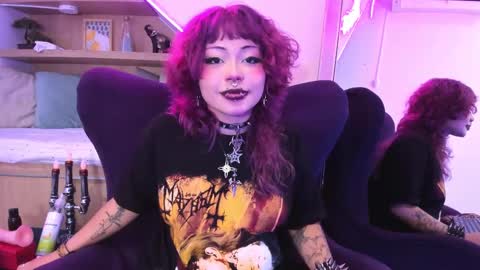 Mia online show from March 7, 2025, 3:39 pm