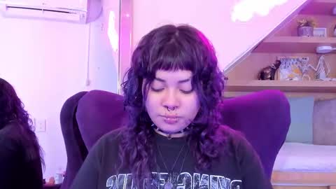 Mia online show from October 22, 2025, 3:07 am