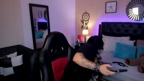 Mia online show from April 20, 2026, 12:30 pm