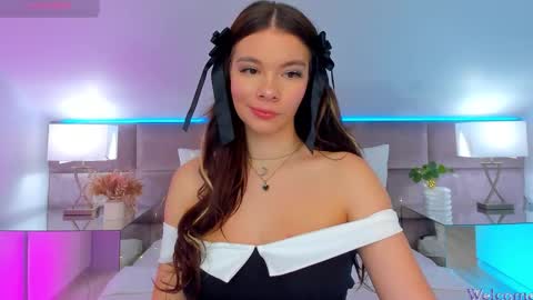 Mia online show from October 18, 2025, 7:36 pm