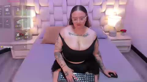 mia red hair molly short hair online show from September 27, 2025, 4:12 pm