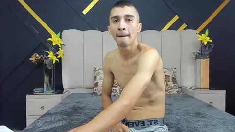 Snapshot of miaandrony chatting on February 17, 2026, 12:56 pm miaandrony online show from February 17, 2026, 12:56 pm