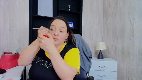 Im Miss Mia online show from December 22, 2025, 7:44 pm