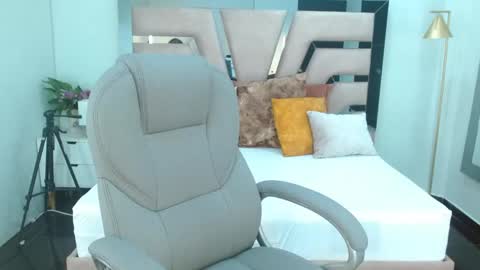 Mia Rodriguez online show from May 19, 2026, 8:59 pm