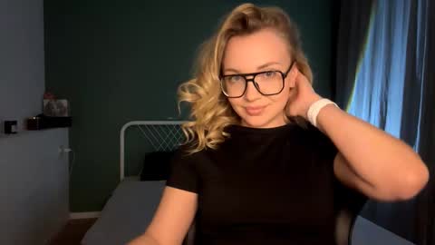 Snapshot of miabby3 chatting on February 20, 2026, 6:52 pm Mia online show from February 20, 2026, 6:52 pm