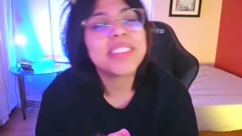 Mia online show from December 18, 2024, 7:36 am