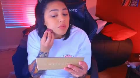 Mia online show from January 4, 2025, 12:05 am