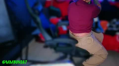 Mia online show from December 1, 2025, 3:33 am