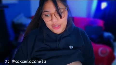 Mia online show from December 15, 2025, 3:11 am