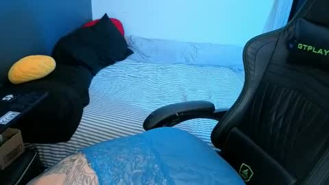 Mia online show from April 11, 2026, 12:15 am