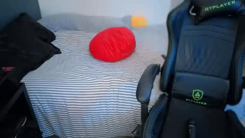 Snapshot of miacanela_xo chatting on April 22, 2026, 1:52 am Mia online show from April 22, 2026, 1:52 am