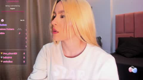 MiaCarper online show from April 21, 2026, 2:04 am