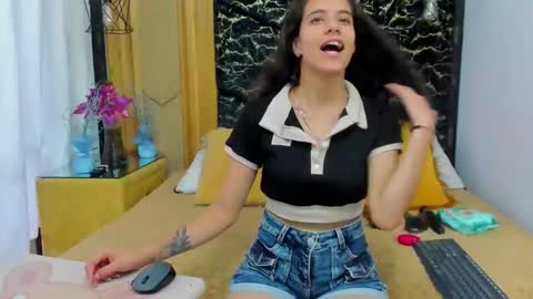 MiaCours online show from March 13, 2026, 7:09 pm