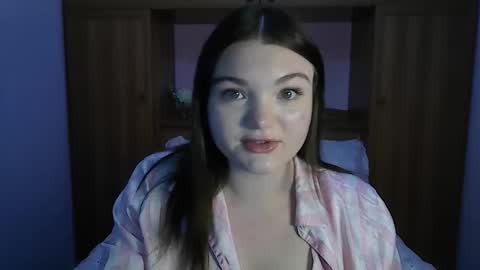 Snapshot of miacreami chatting on May 8, 2026, 12:05 am Mia online show from May 8, 2026, 12:05 am