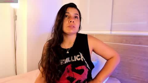 IG Yojanagomez  online show from April 16, 2026, 9:39 pm