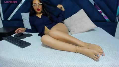 miadivinehyh online show from May 12, 2026, 1:41 pm