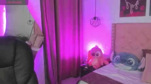 Mia online show from June 3, 2026, 3:31 am