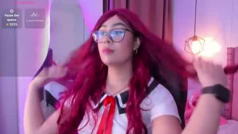 Mia online show from June 9, 2026, 3:18 am