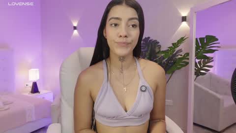 Snapshot of miagomez1 chatting on September 17, 2025, 1:24 pm Mia Gomez online show from September 17, 2025, 1:24 pm