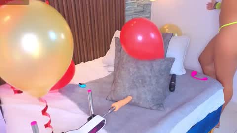 miagomezx online show from February 15, 2026, 2:58 pm