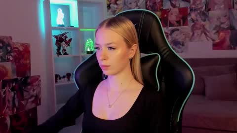 Mia online show from November 10, 2025, 5:34 pm