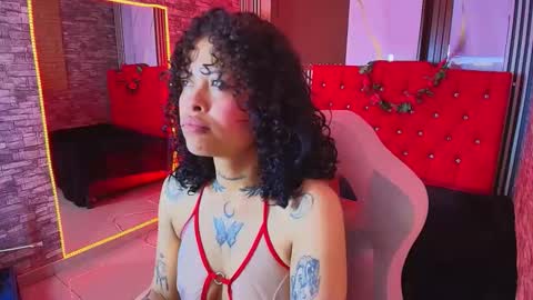 MIA VELEZ online show from November 4, 2025, 3:16 am