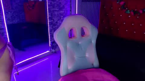 MIA VELEZ online show from March 13, 2026, 7:26 am