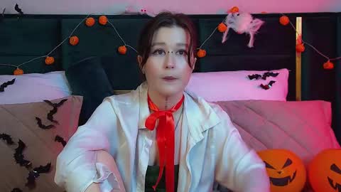 Mia online show from October 25, 2025, 6:46 pm