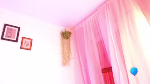 Snapshot of miaknox chatting on January 9, 2025, 1:35 pm Mia online show from January 9, 2025, 1:35 pm