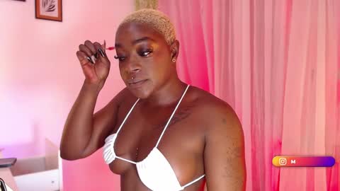 Snapshot of miaknox chatting on February 4, 2025, 9:07 am Mia online show from February 4, 2025, 9:07 am