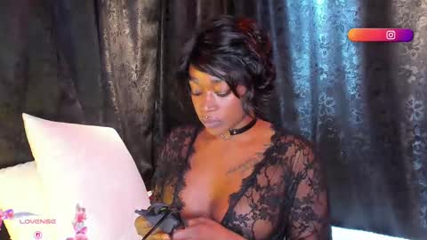 Snapshot of miaknox chatting on October 14, 2025, 12:00 am Mia online show from October 14, 2025, 12:00 am