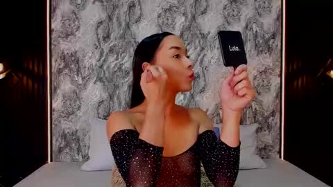 Mia Larouse online show from February 1, 2026, 7:23 pm