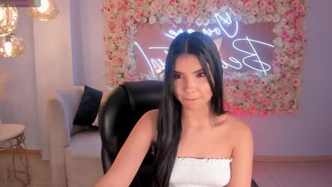 Call me Mia  online show from October 5, 2025, 5:11 pm