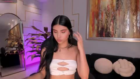 Call me Mia  online show from November 4, 2025, 7:24 pm