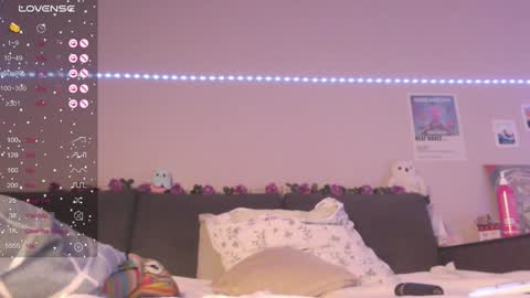 Snapshot of miamiameow chatting on December 6, 2024, 10:05 am Mia online show from December 6, 2024, 10:05 am