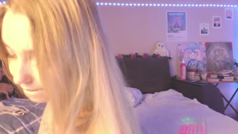 Snapshot of miamiameow chatting on December 20, 2024, 6:56 pm Mia online show from December 20, 2024, 6:56 pm