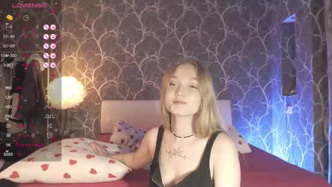 Snapshot of miamiameow chatting on September 24, 2025, 4:32 pm Mia online show from September 24, 2025, 4:32 pm