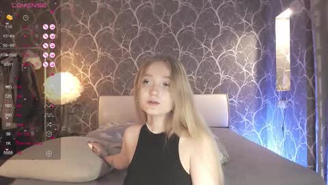 Snapshot of miamiameow chatting on October 20, 2025, 5:24 pm Mia online show from October 20, 2025, 5:24 pm