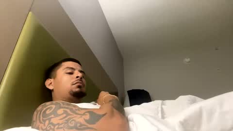 miamiclos1 online show from December 19, 2024, 7:40 pm