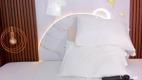 Snapshot of miamiller69 chatting on April 28, 2026, 4:39 am Mia online show from April 28, 2026, 4:39 am