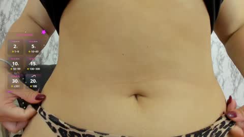 Snapshot of miamontoya chatting on January 22, 2025, 9:43 pm Mia   -5 7001400 Follow  online show from January 22, 2025, 9:43 pm