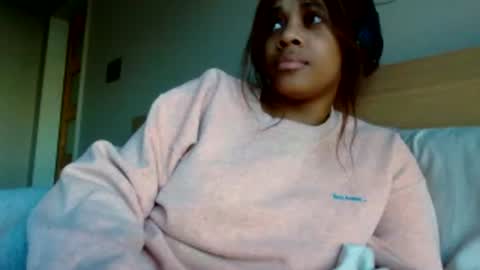 MiaMuffn online show from December 13, 2024, 1:22 pm