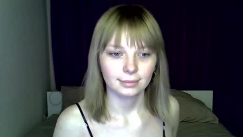 Mia online show from March 22, 2026, 7:17 pm