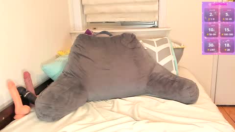 Snapshot of miaparker2_0 chatting on March 4, 2025, 1:45 am Mia online show from March 4, 2025, 1:45 am