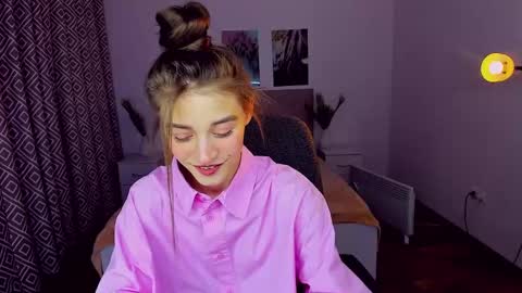 Mia online show from December 1, 2024, 5:13 pm