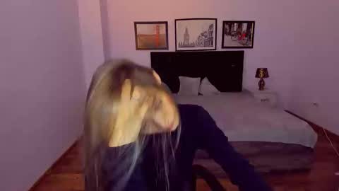 Mia online show from December 29, 2024, 10:25 pm